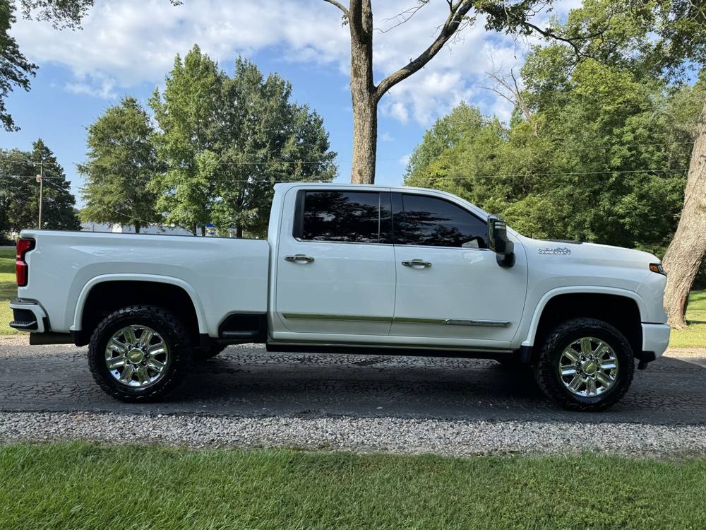 2024 Chevrolet Silverado 2500HD — photo 9 of 45