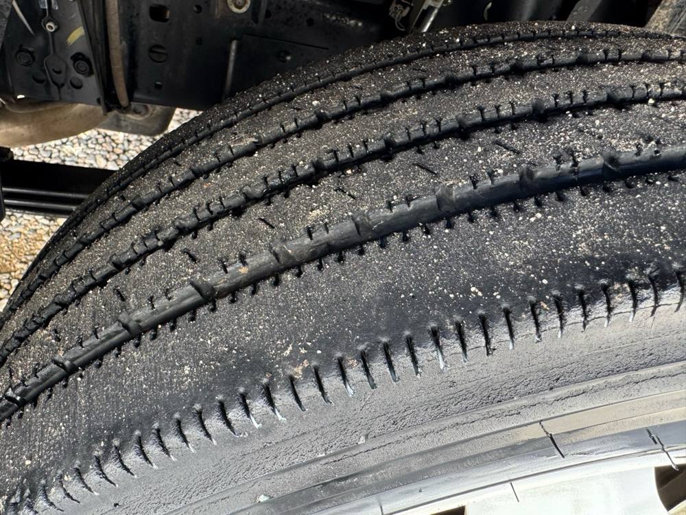 2017 Isuzu NRR DSL REG AT — photo 11 of 28