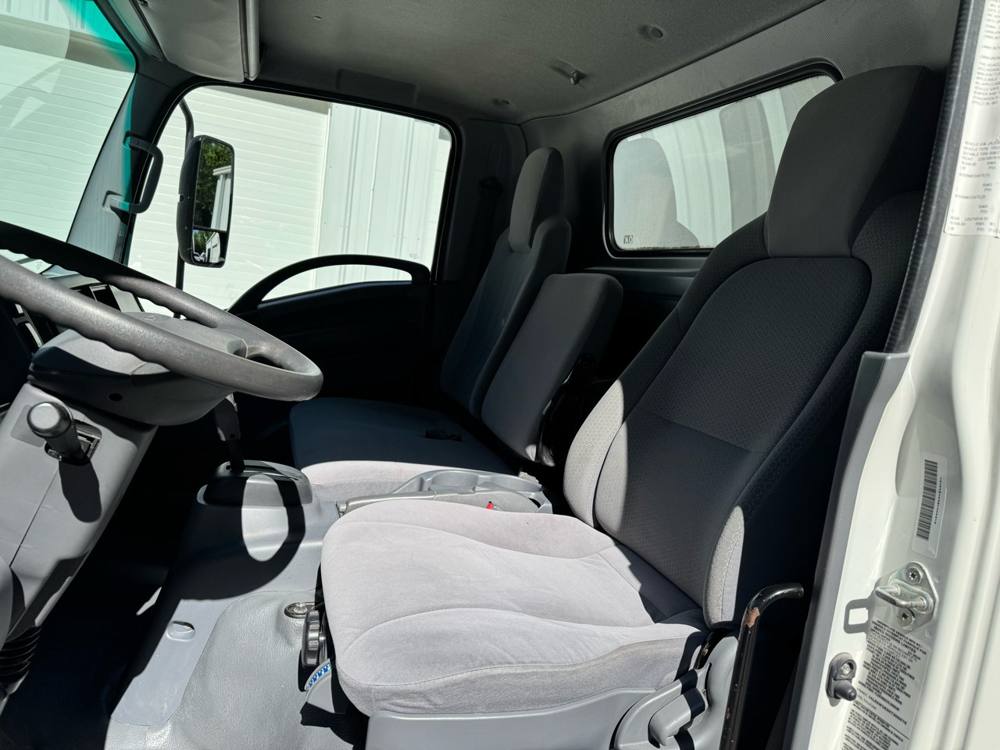 2017 Isuzu NRR DSL REG AT — photo 13 of 28
