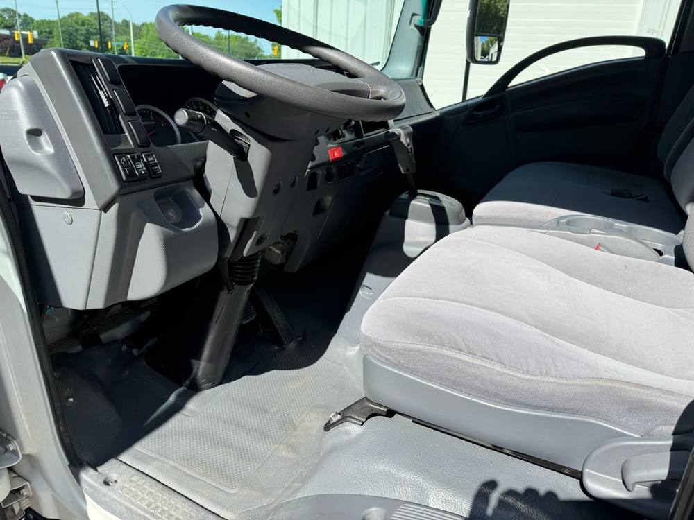 2017 Isuzu NRR DSL REG AT — photo 14 of 28