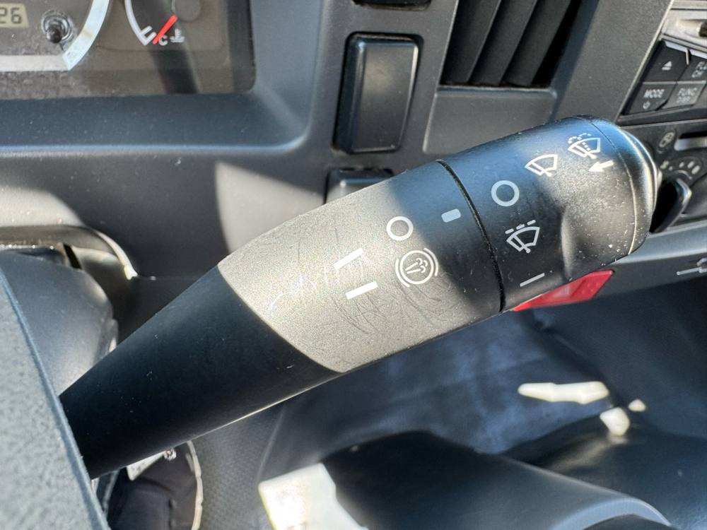 2017 Isuzu NRR DSL REG AT — photo 19 of 28