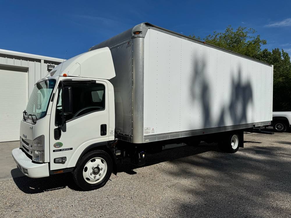 2017 Isuzu NRR DSL REG AT — photo 2 of 28