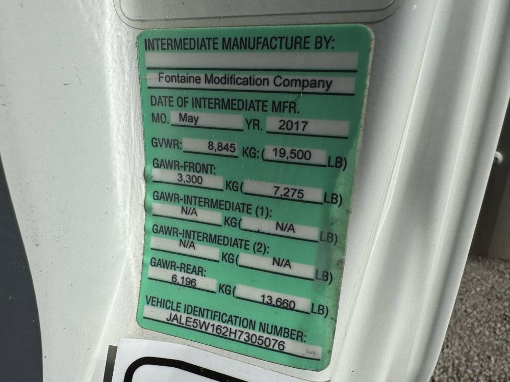 2017 Isuzu NRR DSL REG AT — photo 24 of 28