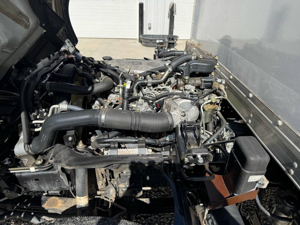 2017 Isuzu NRR DSL REG AT — photo 26 of 28