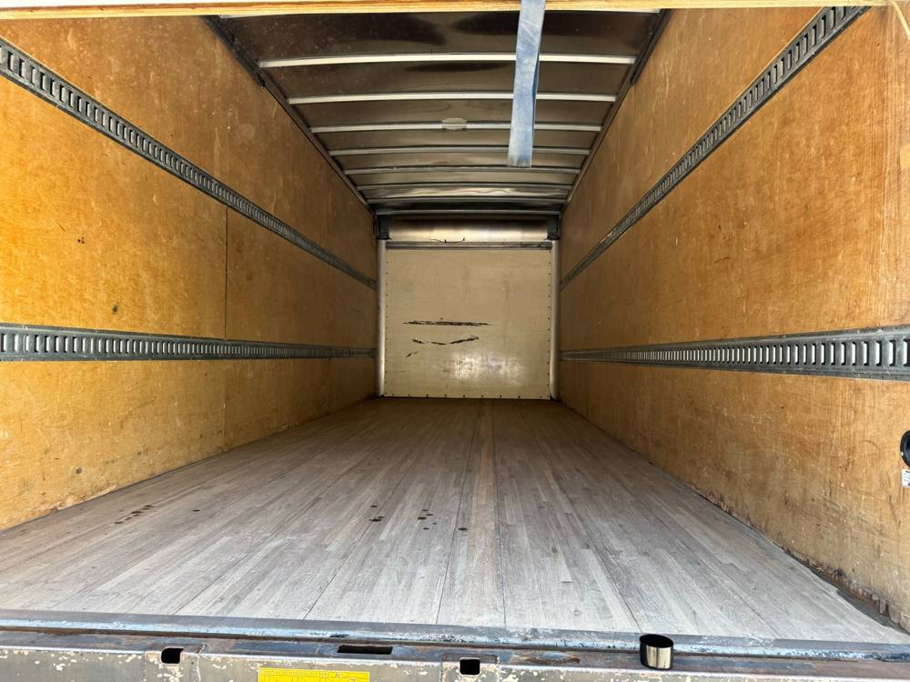 2017 Isuzu NRR DSL REG AT — photo 6 of 28
