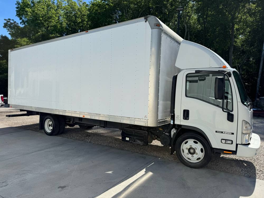 2017 Isuzu NRR DSL REG AT — photo 8 of 28