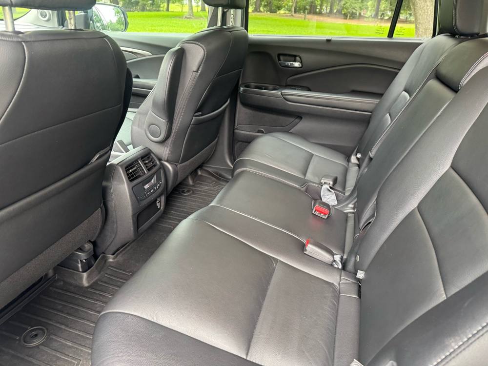 2020 Honda Pilot — photo 17 of 40