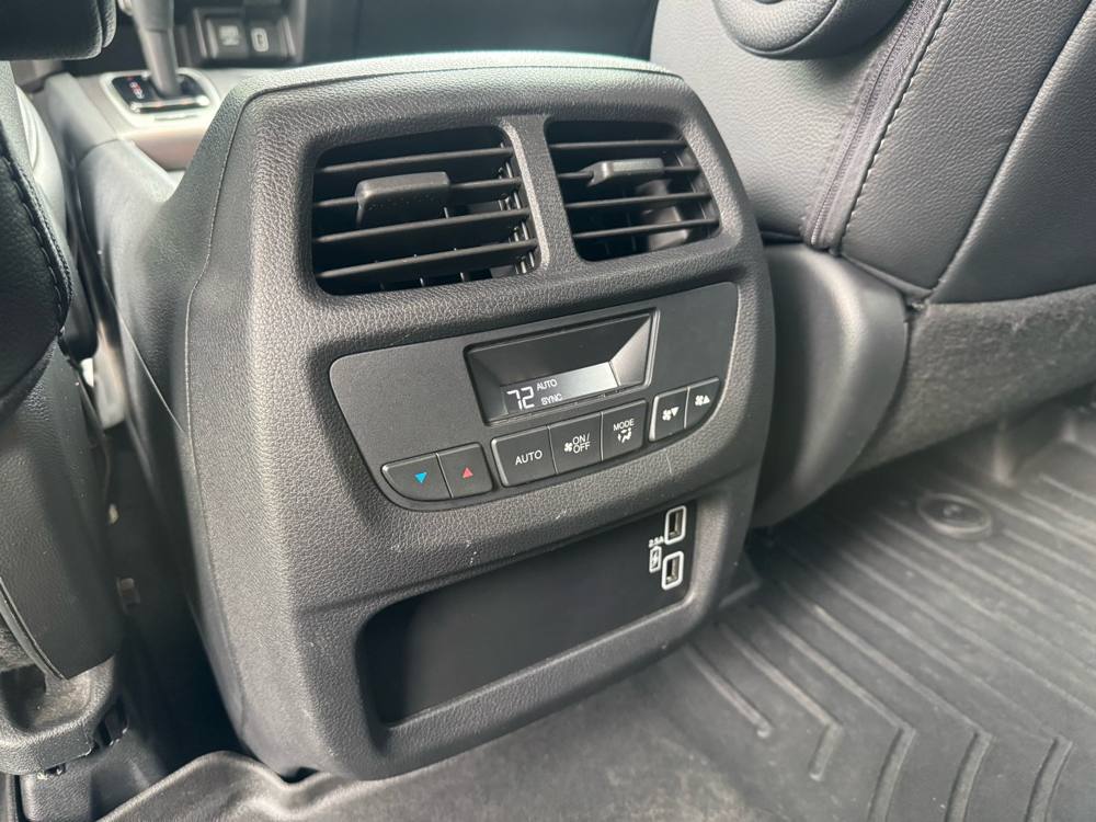 2020 Honda Pilot — photo 18 of 40