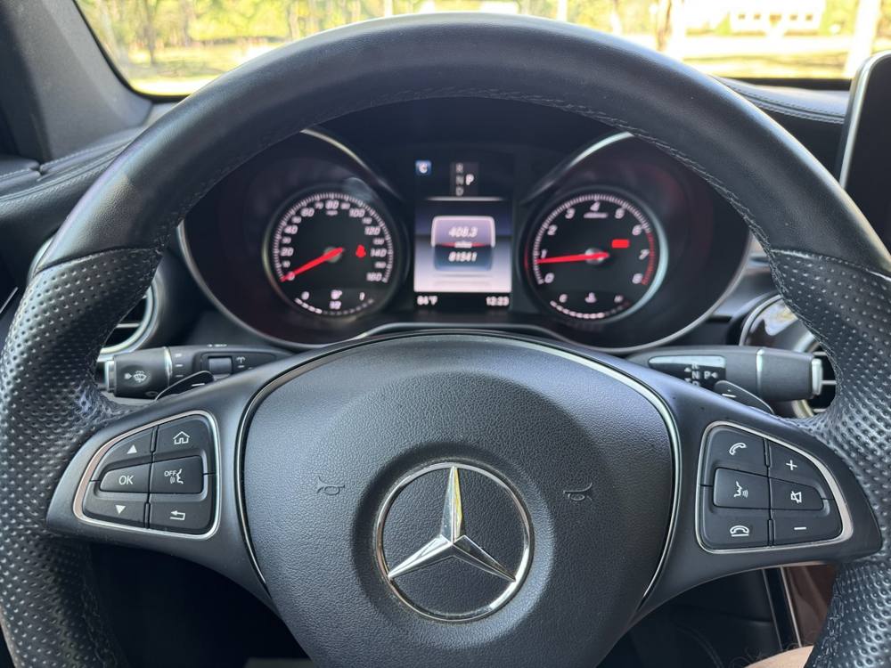 2018 Mercedes-Benz GLC — photo 26 of 45