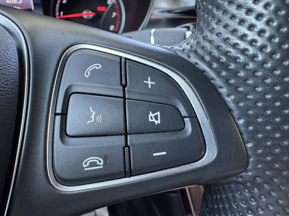2018 Mercedes-Benz GLC — photo 28 of 45
