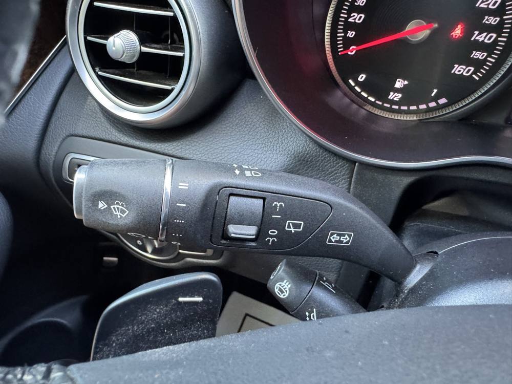 2018 Mercedes-Benz GLC — photo 30 of 45