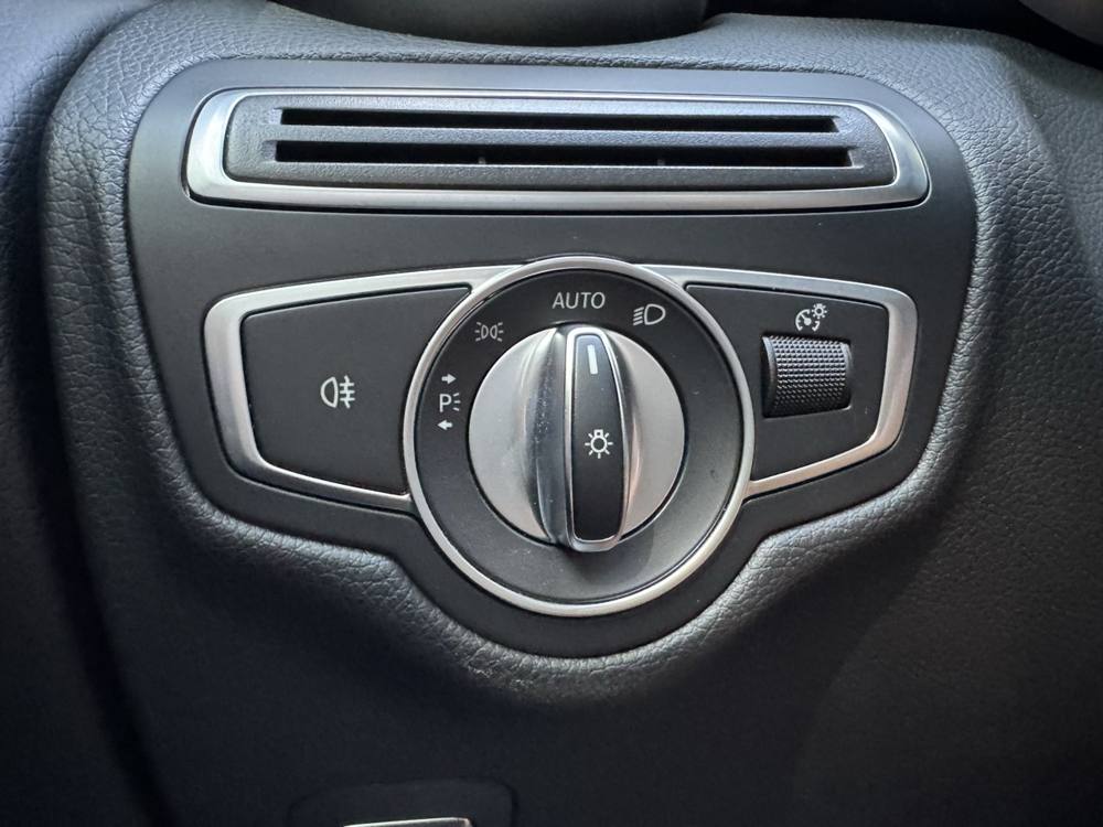 2018 Mercedes-Benz GLC — photo 32 of 45