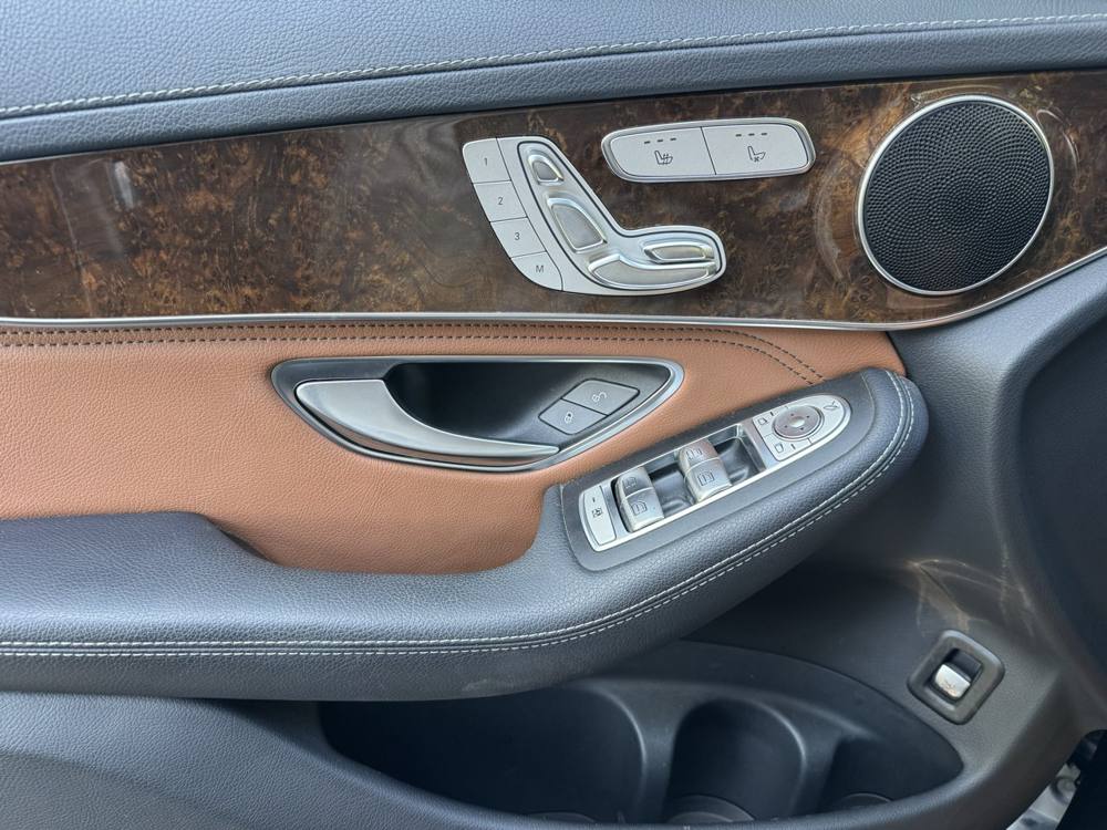 2018 Mercedes-Benz GLC — photo 33 of 45