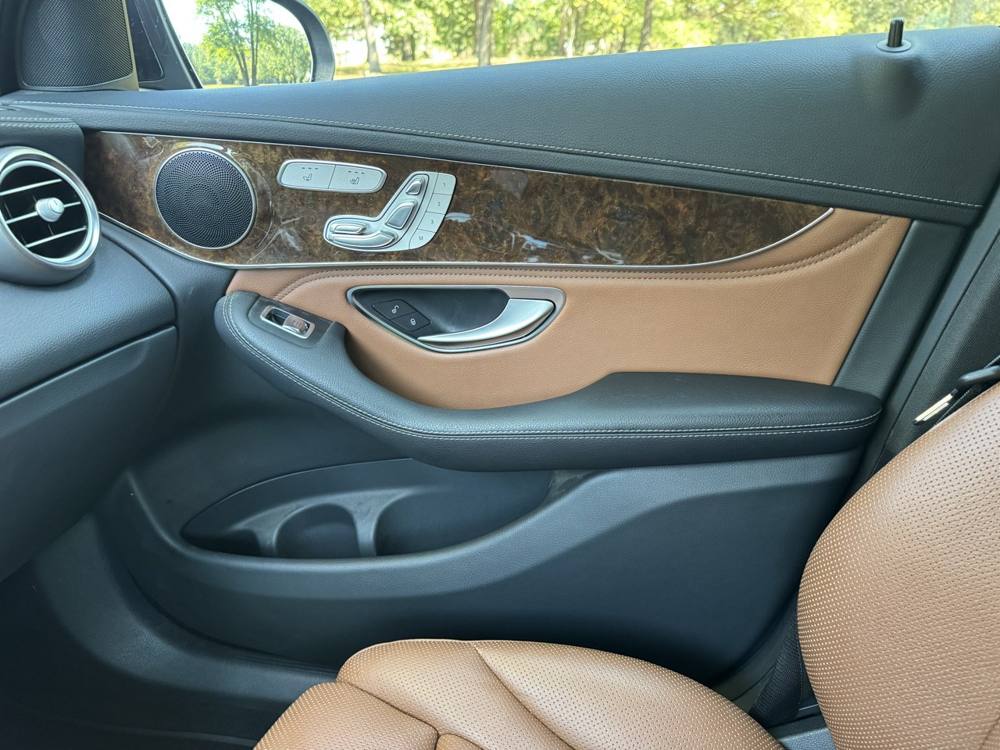 2018 Mercedes-Benz GLC — photo 34 of 45
