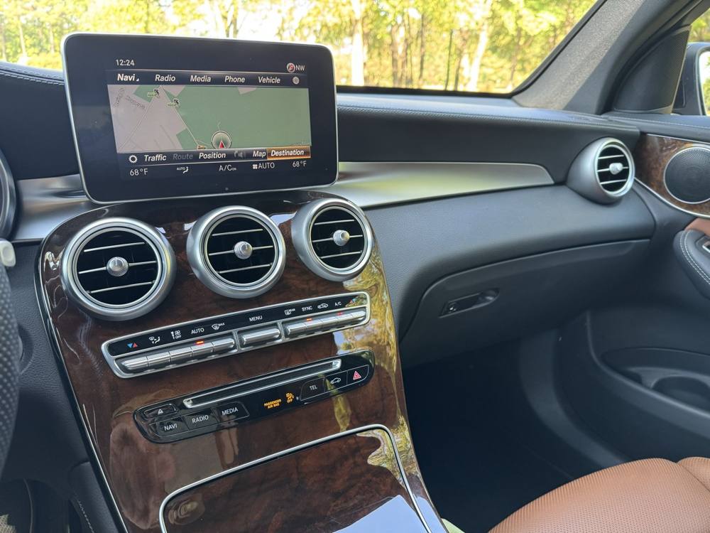 2018 Mercedes-Benz GLC — photo 39 of 45