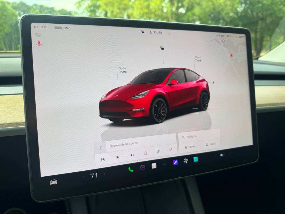 2024 Tesla Model Y — photo 13 of 27