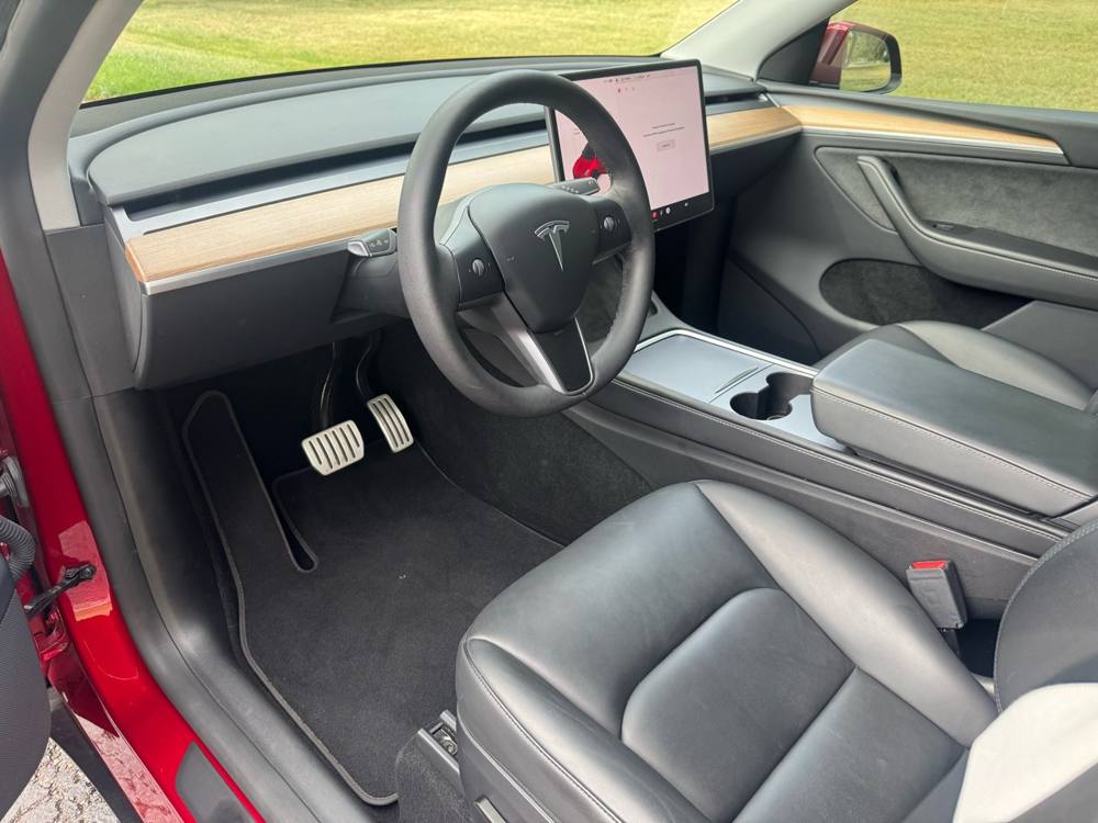 2024 Tesla Model Y — photo 16 of 27