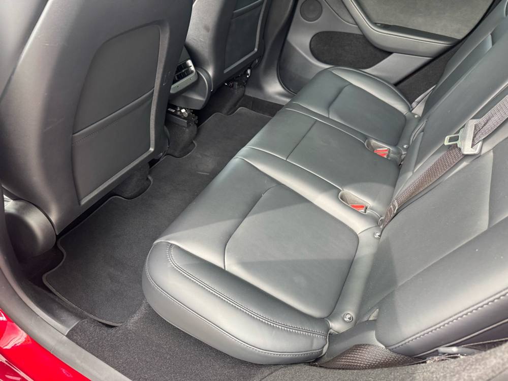 2024 Tesla Model Y — photo 20 of 27