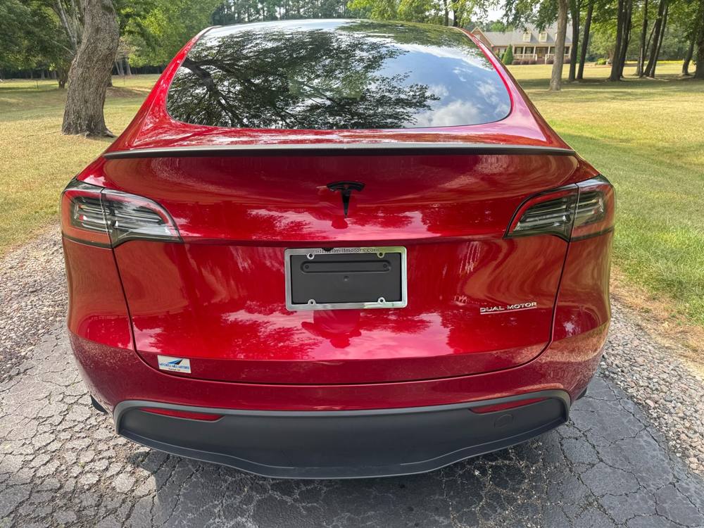 2024 Tesla Model Y — photo 6 of 27