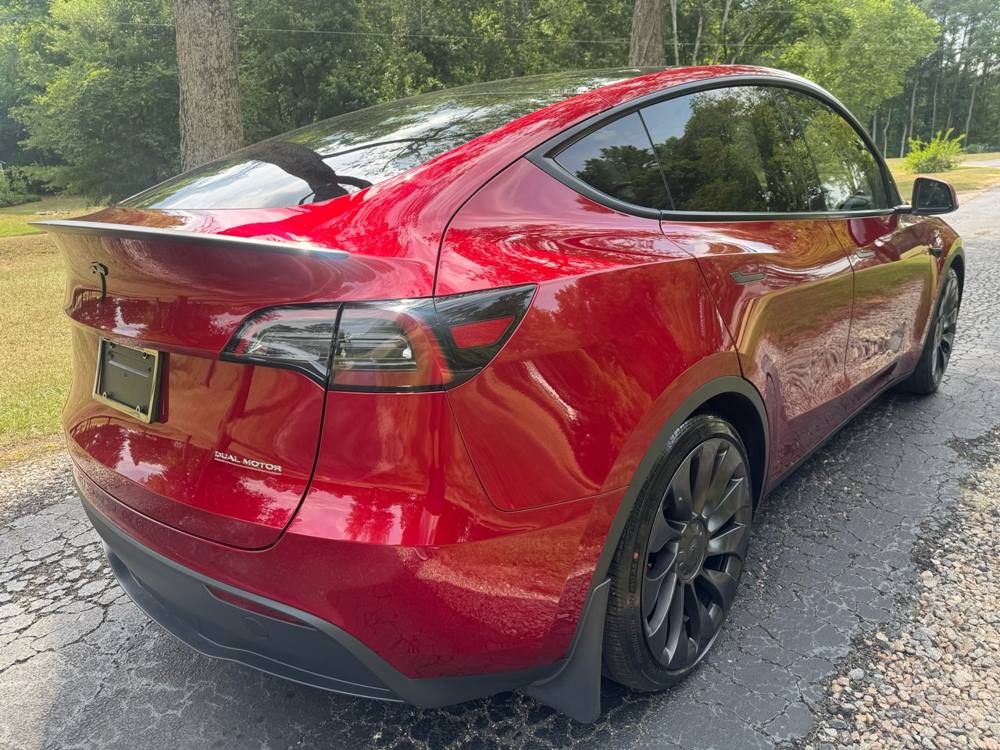 2024 Tesla Model Y — photo 7 of 27