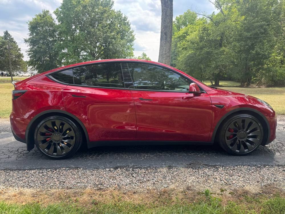 2024 Tesla Model Y — photo 8 of 27