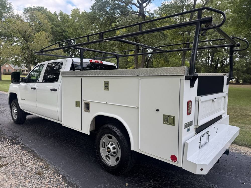 2019 Chevrolet Silverado 2500HD — photo 4 of 40