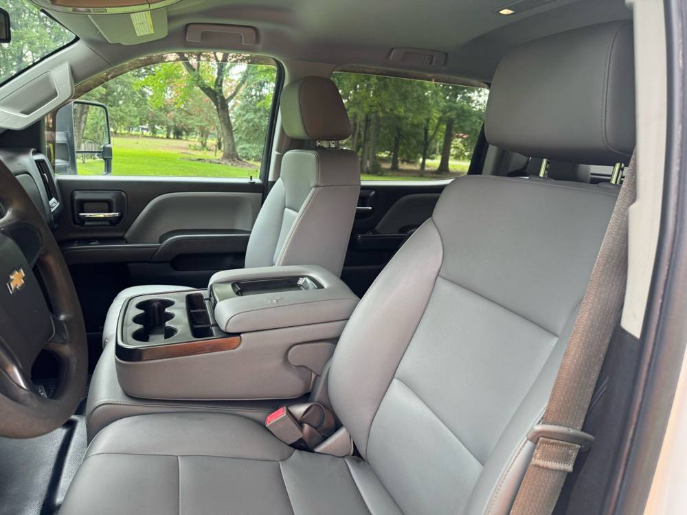 2016 Chevrolet Silverado 2500HD — photo 16 of 33