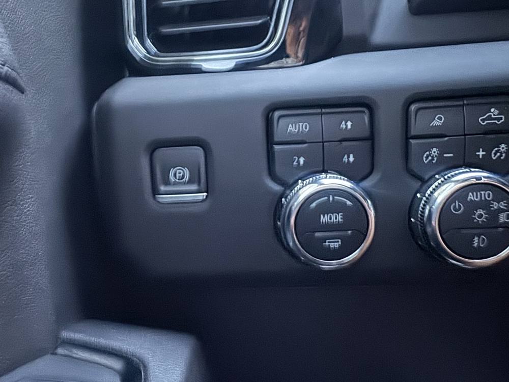 2024 GMC Sierra 2500HD — photo 32 of 44