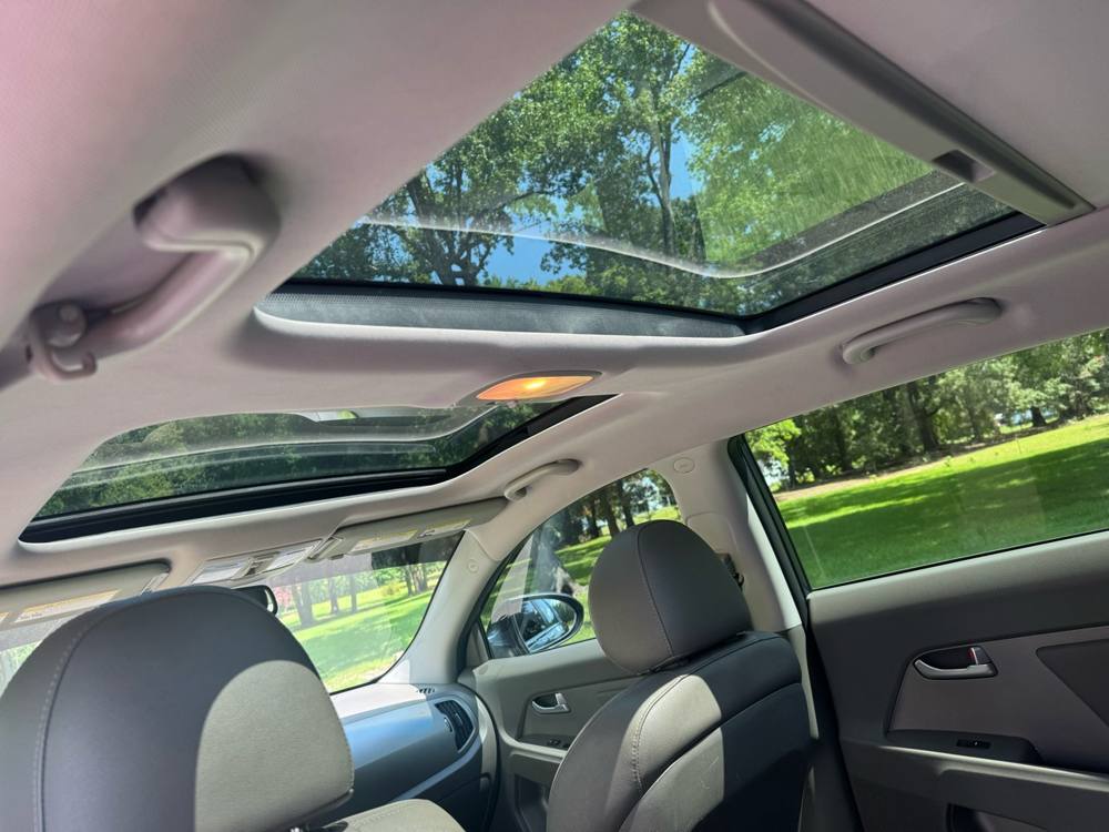 2011 Kia Sportage — photo 18 of 35