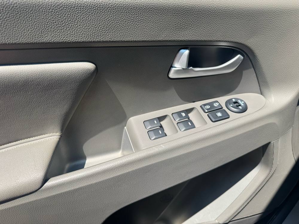 2011 Kia Sportage — photo 27 of 35