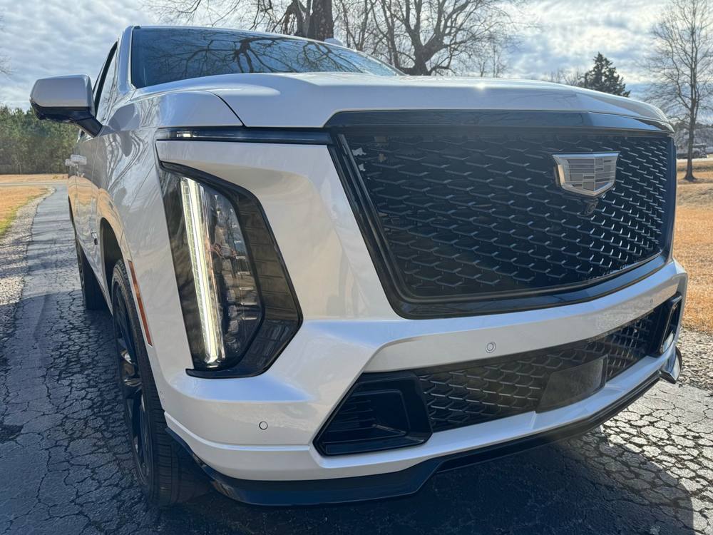 2025 Cadillac Escalade — photo 11 of 48