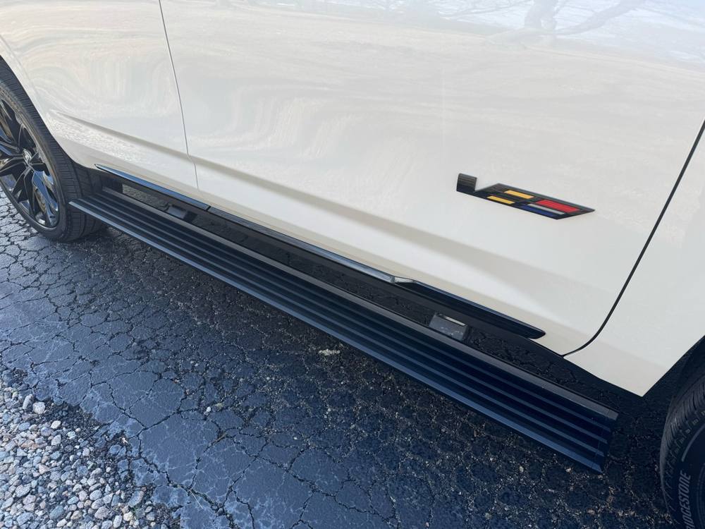 2025 Cadillac Escalade — photo 15 of 48