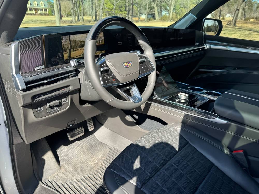2025 Cadillac Escalade — photo 16 of 48