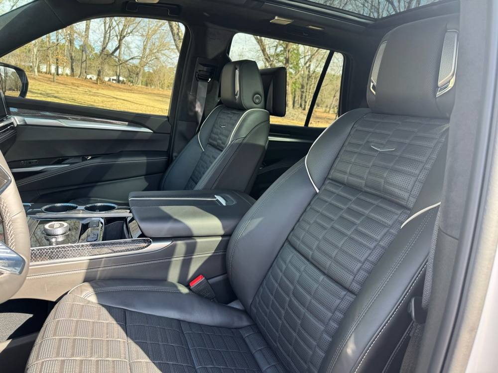 2025 Cadillac Escalade — photo 17 of 48