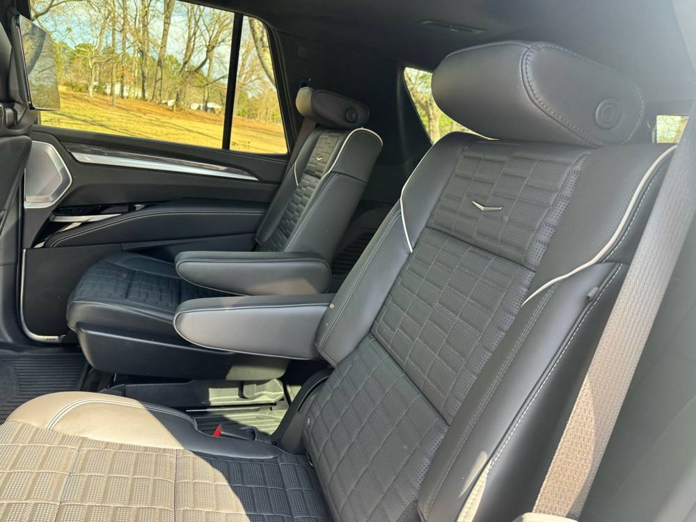 2025 Cadillac Escalade — photo 20 of 48