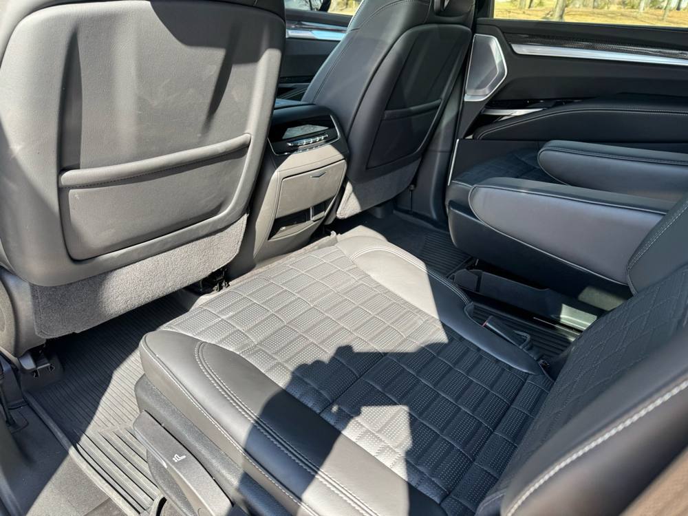 2025 Cadillac Escalade — photo 21 of 48