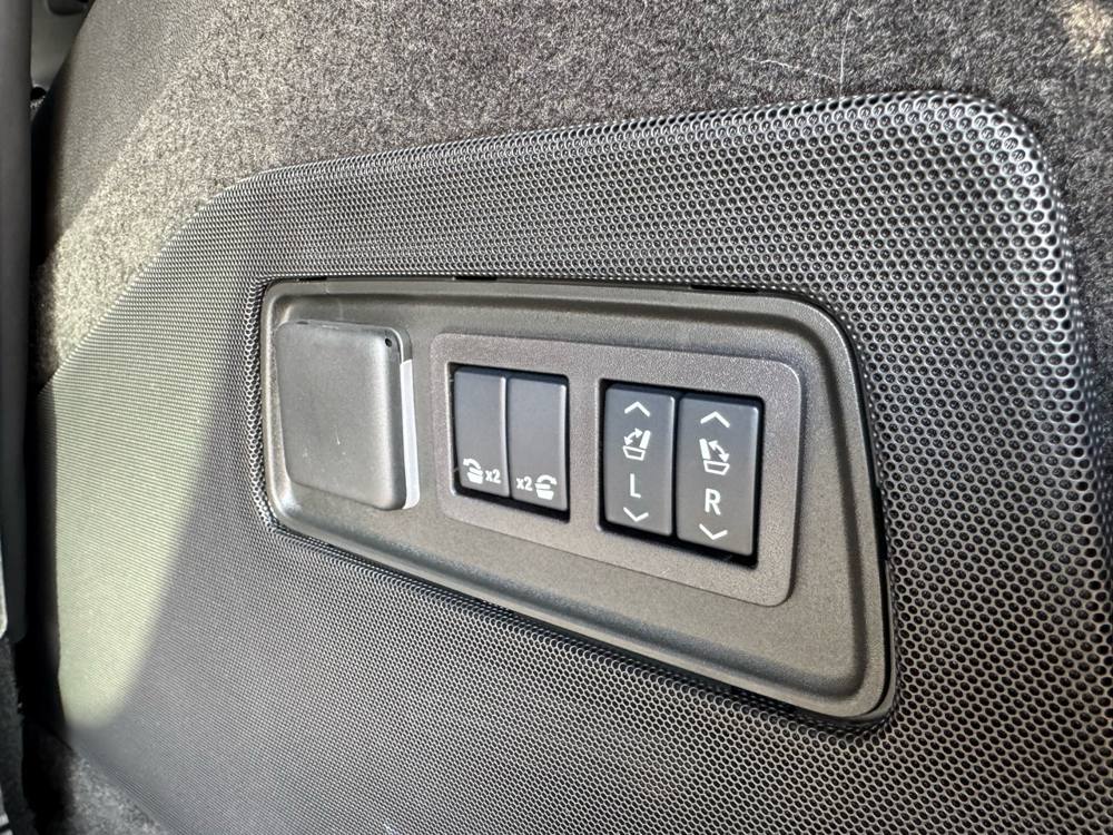 2025 Cadillac Escalade — photo 26 of 48