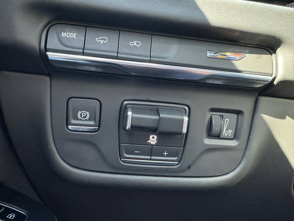 2025 Cadillac Escalade — photo 35 of 48