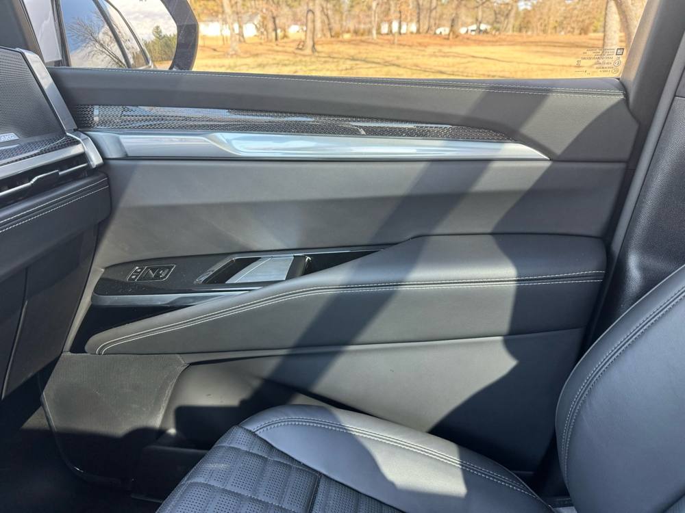 2025 Cadillac Escalade — photo 37 of 48