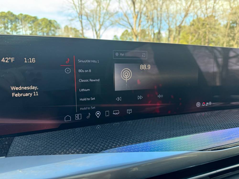 2025 Cadillac Escalade — photo 38 of 48