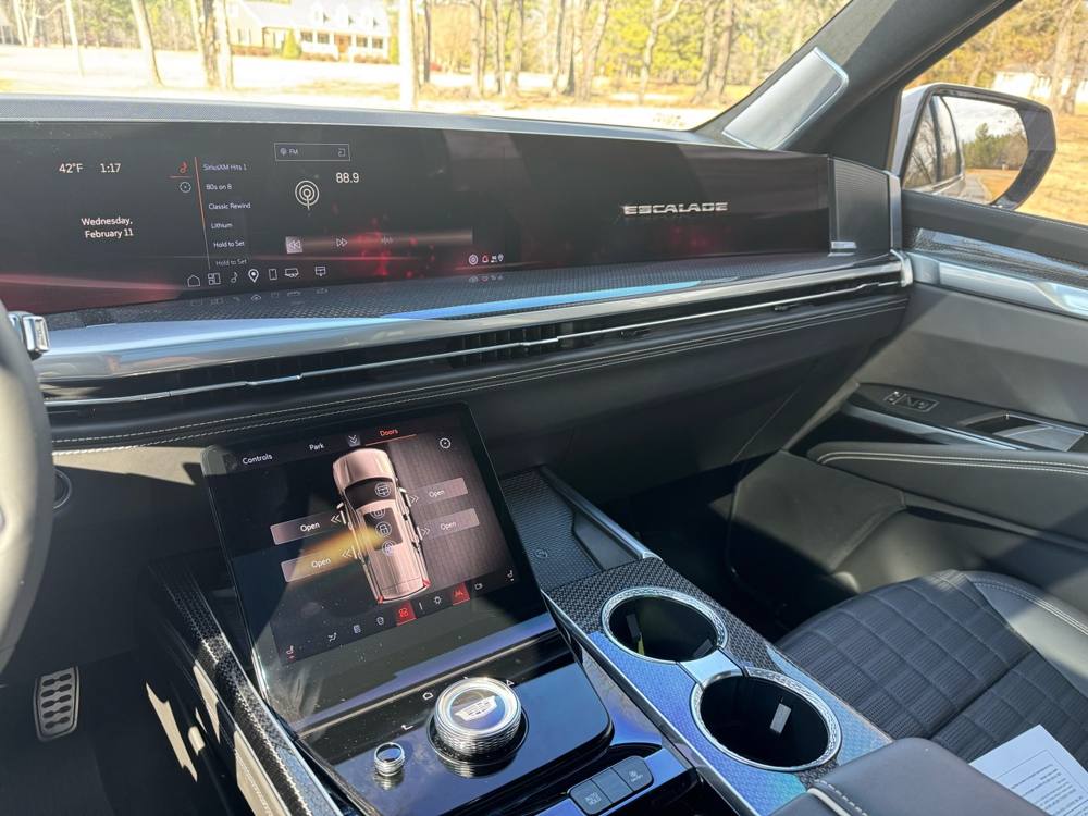 2025 Cadillac Escalade — photo 43 of 48