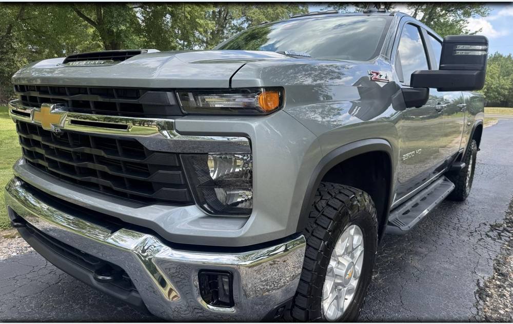 2024 Chevrolet Silverado 2500HD — photo 1 of 44