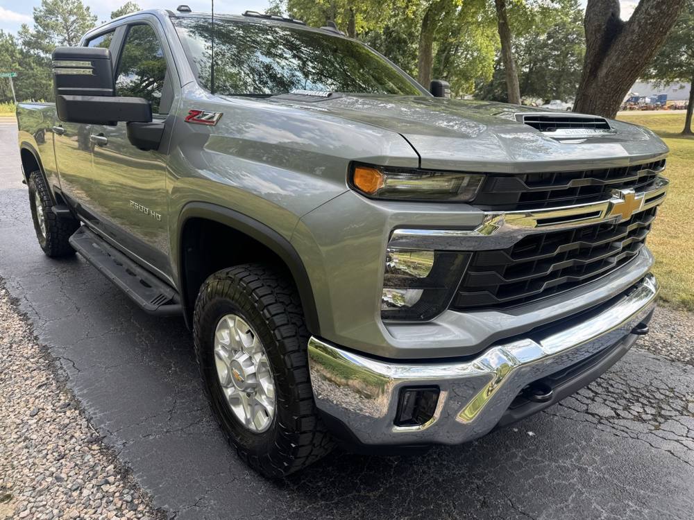 2024 Chevrolet Silverado 2500HD — photo 10 of 44