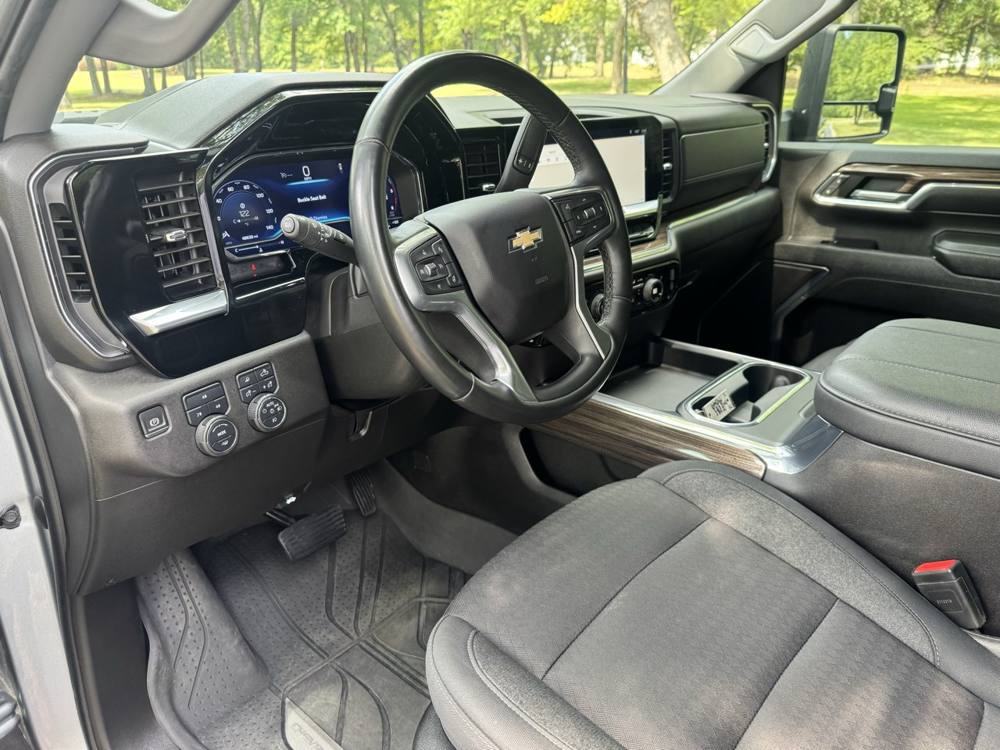 2024 Chevrolet Silverado 2500HD — photo 19 of 44