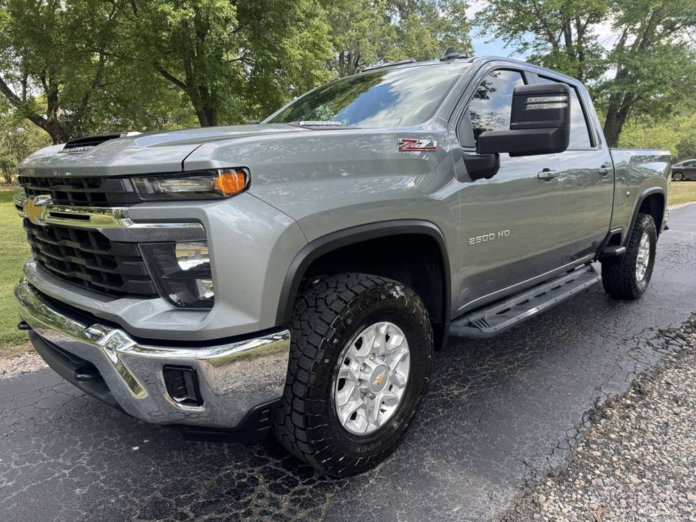 2024 Chevrolet Silverado 2500HD — photo 2 of 44