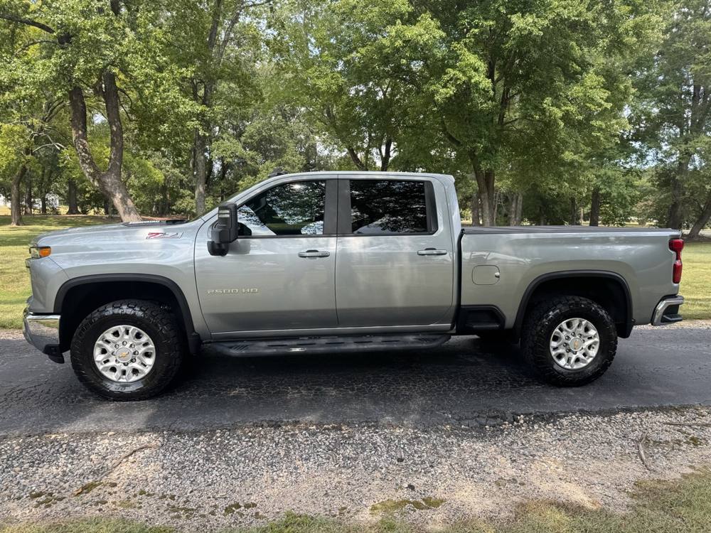 2024 Chevrolet Silverado 2500HD — photo 3 of 44