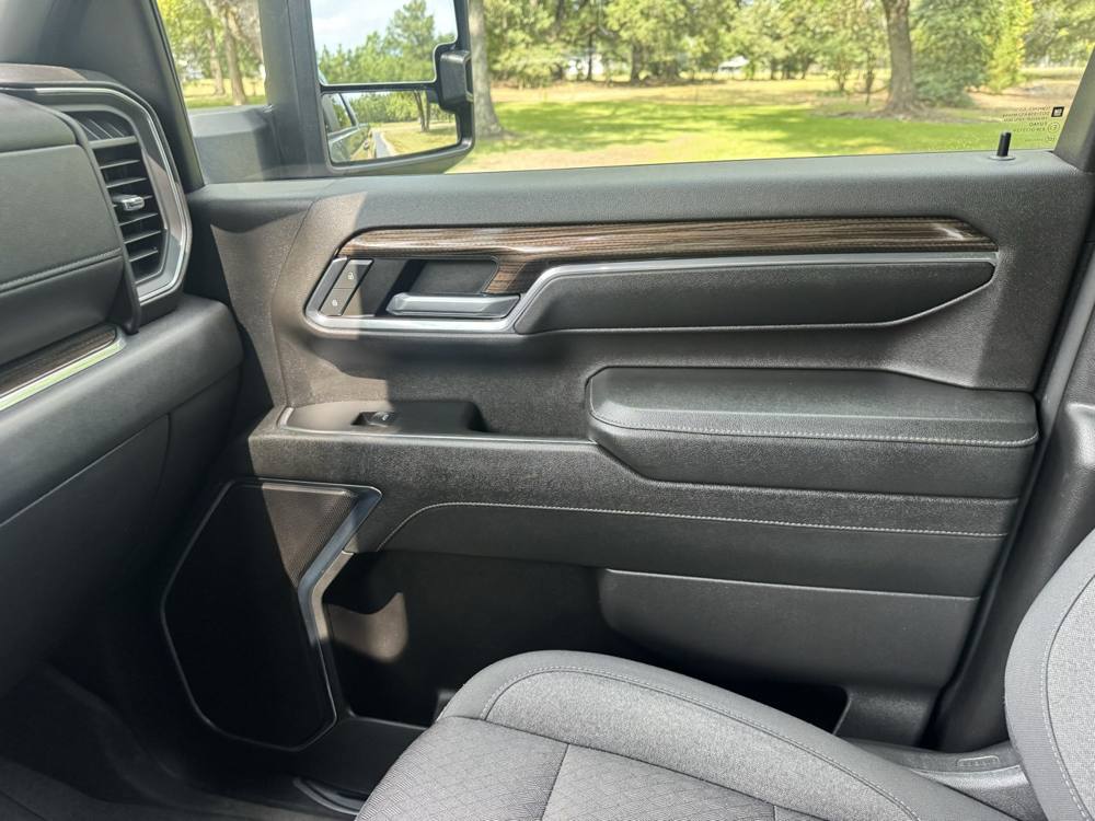 2024 Chevrolet Silverado 2500HD — photo 31 of 44