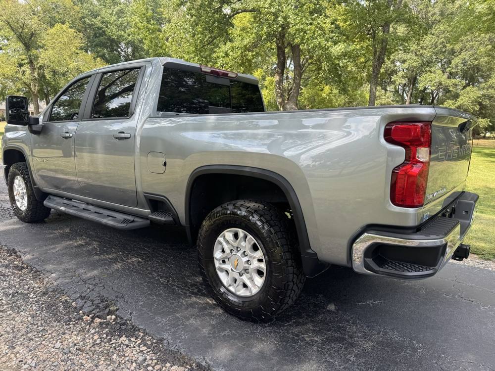 2024 Chevrolet Silverado 2500HD — photo 4 of 44