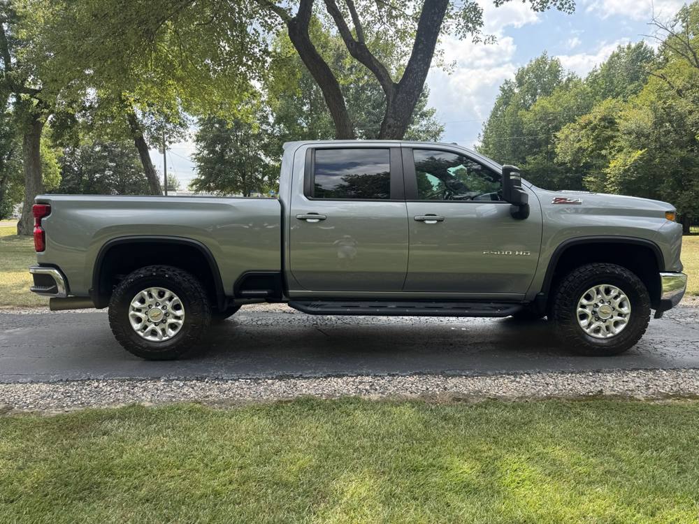 2024 Chevrolet Silverado 2500HD — photo 8 of 44
