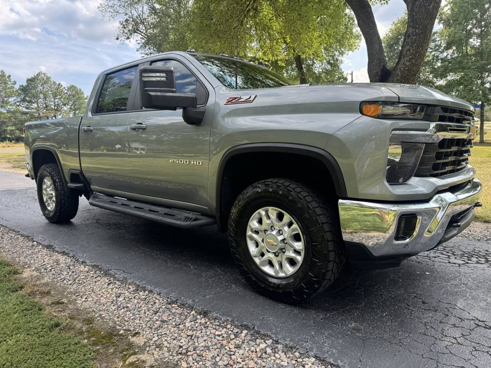 2024 Chevrolet Silverado 2500HD — photo 9 of 44